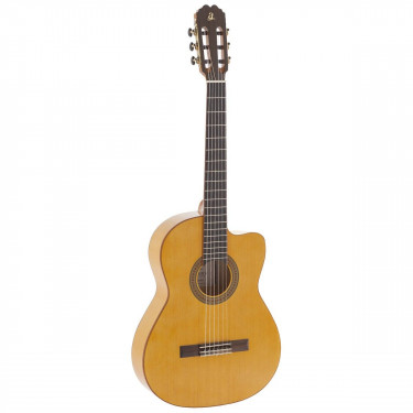 Admira Triana C Cutaway Flamenco Gitarre